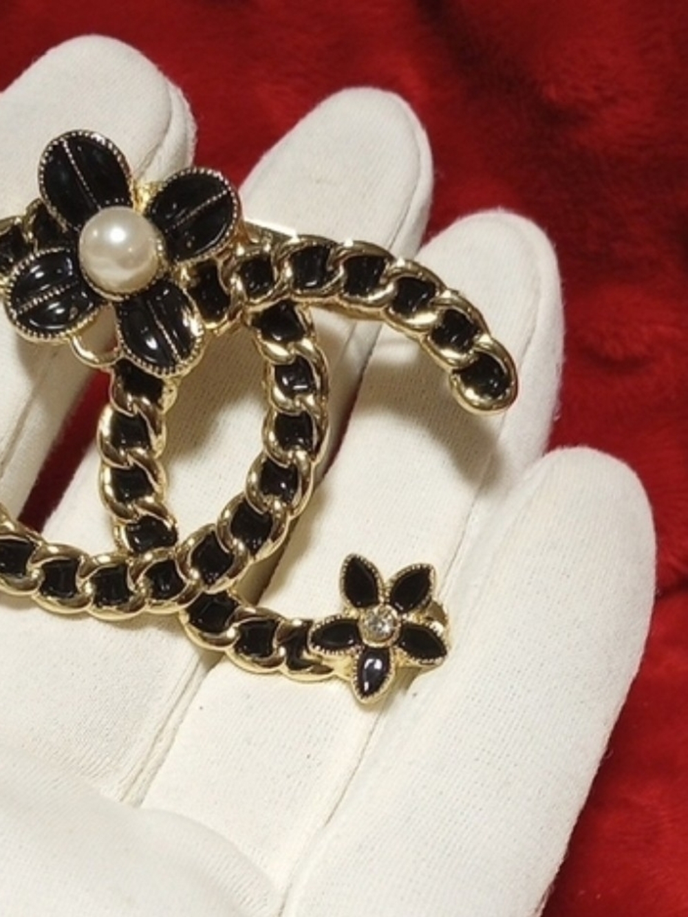 Elegant Black & Gold Floral Brooch w/ Faux Pearl Center $20 NWOT - Picture 4 of 4